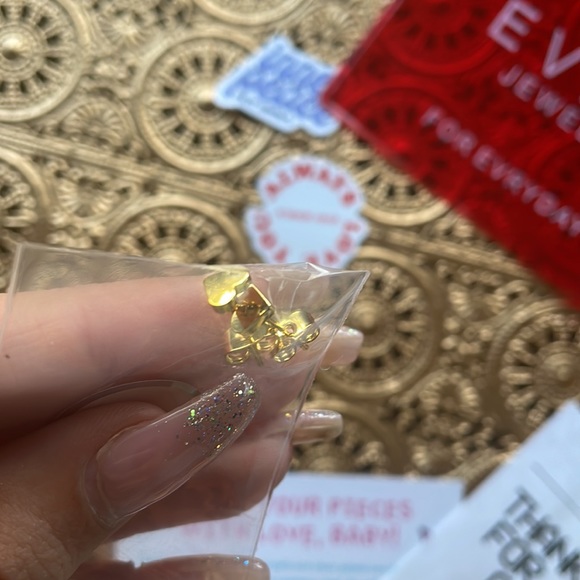 NWT 14k gold plated heart studs - Picture 8 of 8